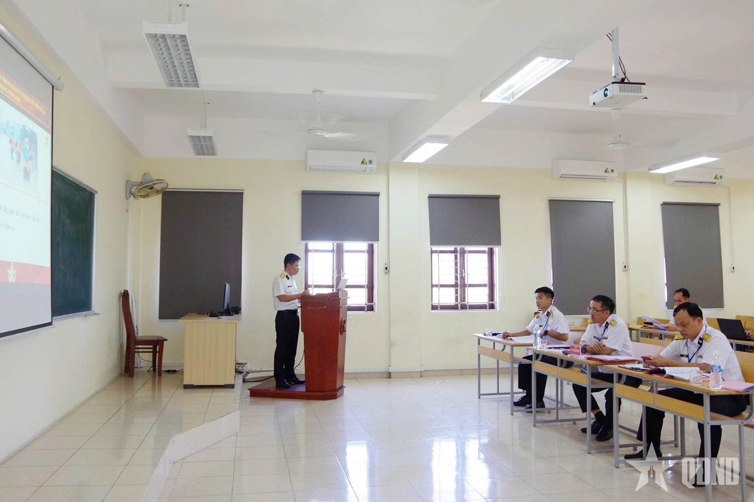 Nâng cao chất lượng công tác tuyên truyền, giáo dục chính trị tại đơn vị